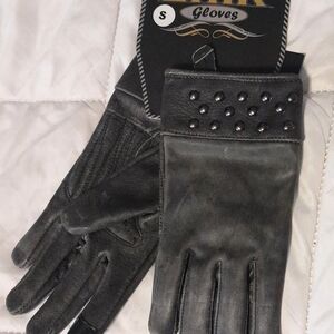 Womens Black Studded Leather Gloves